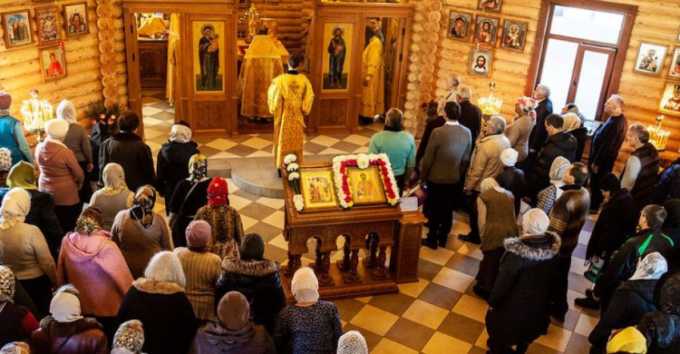 В церквах Мариуполя ограничат присутствие прихожан на Пасху. Богослужения будут транслировать онлайн