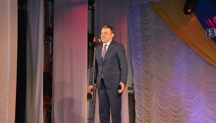 День самоуправления: в Мариуполе состоялся праздничный концерт (ФОТО)