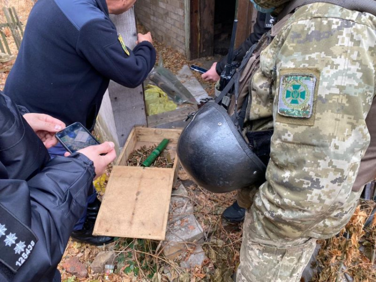 Пограничники выявили боеприпасы к гранатометам в доме на Донетчине
