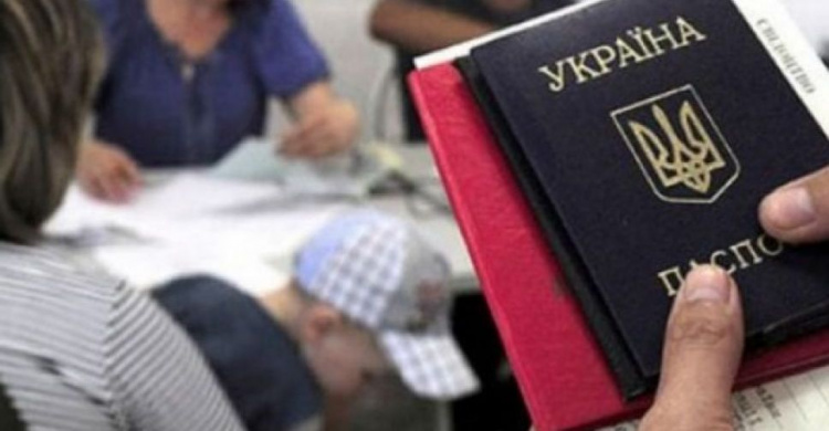 Переселенцы из Донбасса смогут получать паспорта по месту жительства