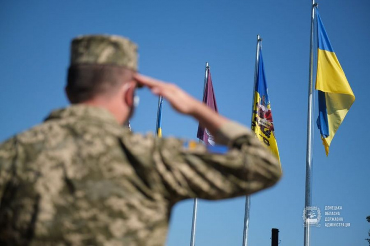 Над неподконтрольной Донетчиной в воздух поднялся украинский флаг
