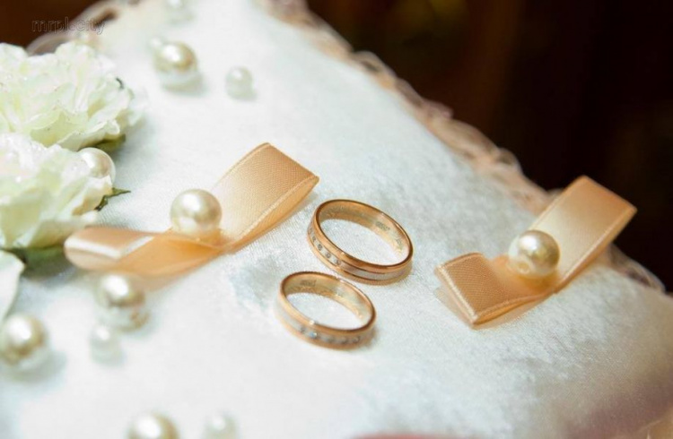 В Новом году в Мариуполе расписали 2018 пар по проекту «Брак за сутки» (ФОТО)