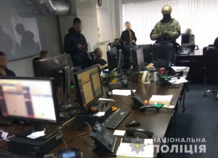 Раскрыта всеукраинская сеть мошенников с филиалом в Мариуполе, выманившая 20 млн грн (ФОТО)