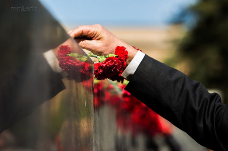 В День Независимости в Мариуполе откроют памятник погибшим воинам