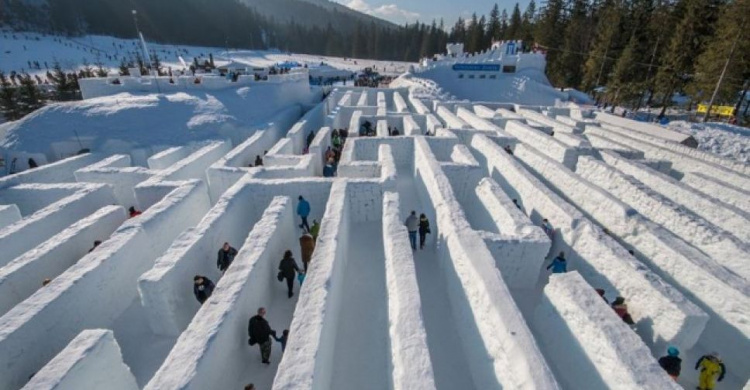 В Польше построили самый большой в мире снежный лабиринт (ФОТО+ВИДЕО)