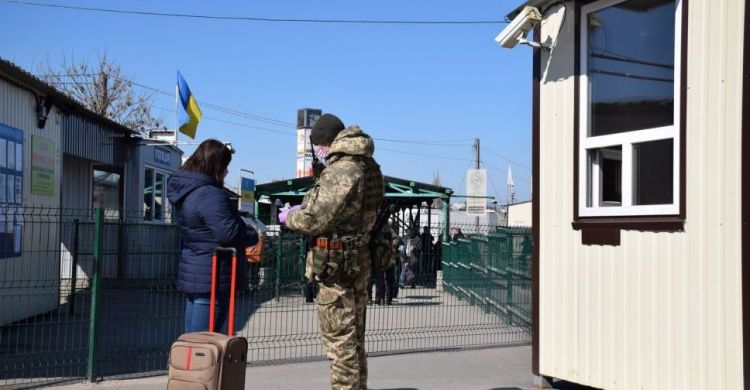Кто вправе пересекать линию разграничения, даже если работа КПВВ на Донбассе приостановлена?