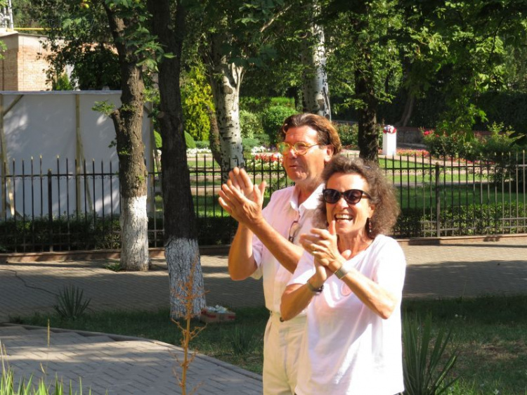 Посол Франции Изабель Дюмон на пробежке с мэром в Мариуполе раскрыла свои женские секреты (ФОТО+ВИДЕО)