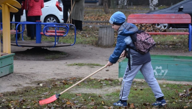Каждую субботу ноября жители Мариуполя будут собираться на уборку улиц и парков (ФОТО)