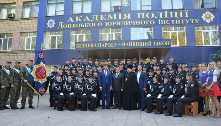 В Мариуполе впервые приняли клятву курсантов Донецкого юридического института (ФОТО)