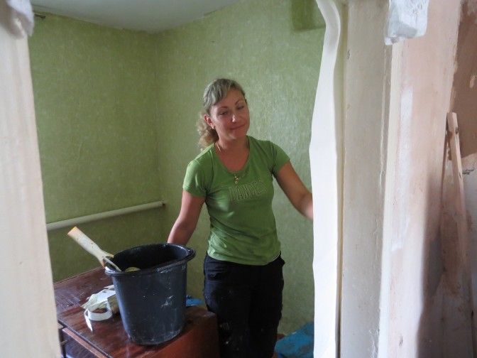 Мариупольцам, чьи дома затопили фекалии, выделят по 5000 гривен (ФОТО+ВИДЕО)