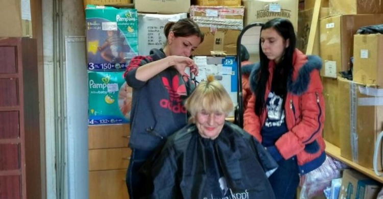 В Мариуполе запустили социальную парикмахерскую (ФОТО)