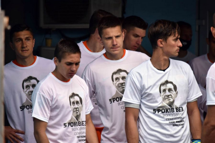 «Мариуполь» вышел на матч в футболках в память о Владимире Бойко (ФОТО)