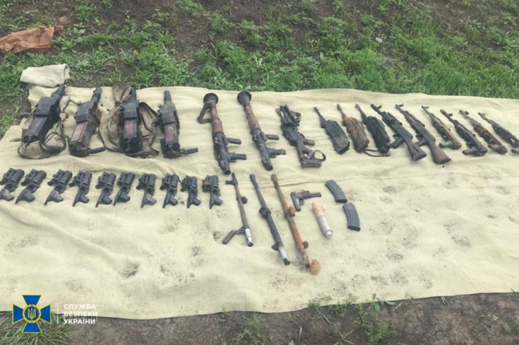 На Донетчине украинские военнослужащие пытались украсть оружие с целью наживы