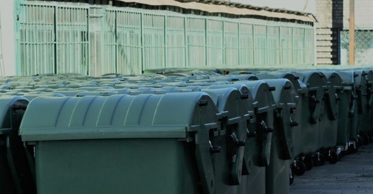 За месяц вандалы Мариуполя уничтожили мусорных контейнеров на 100 тысяч гривен (ФОТО)