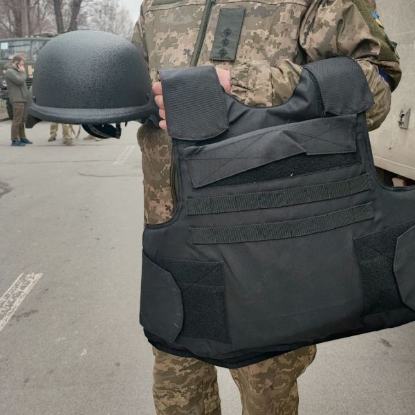 Метинвест предоставит защитникам Украины 90 тысяч бронежилетов