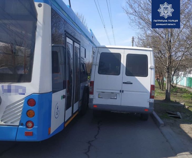 В Мариуполе дважды за день троллейбусы попадали в ДТП