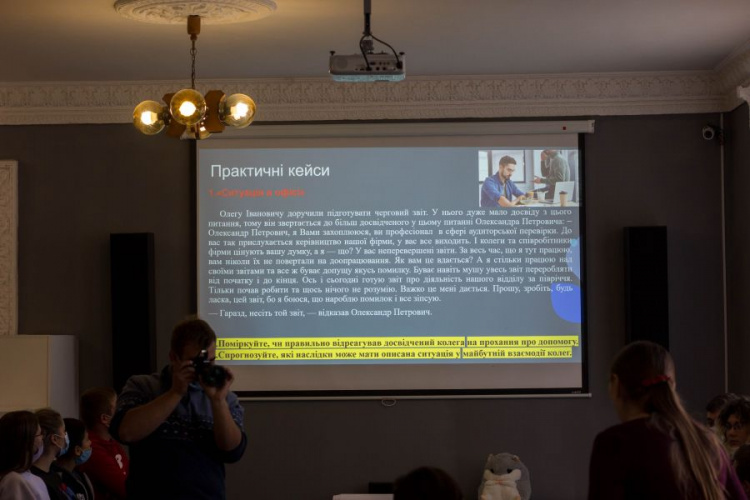 Мобильный разговорный клуб из Мариуполя посетит города Донецкой и Запорожской областей