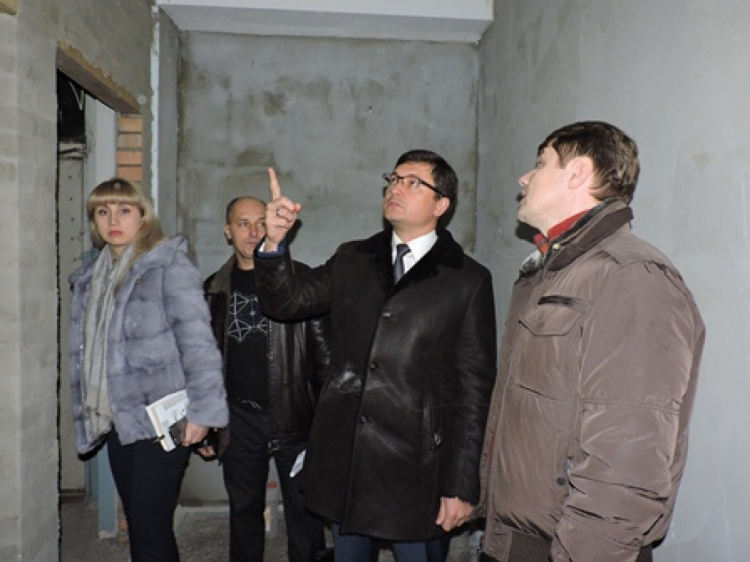 Бойченко и Жебривский проинспектировали будущую опорную школу Мариуполя