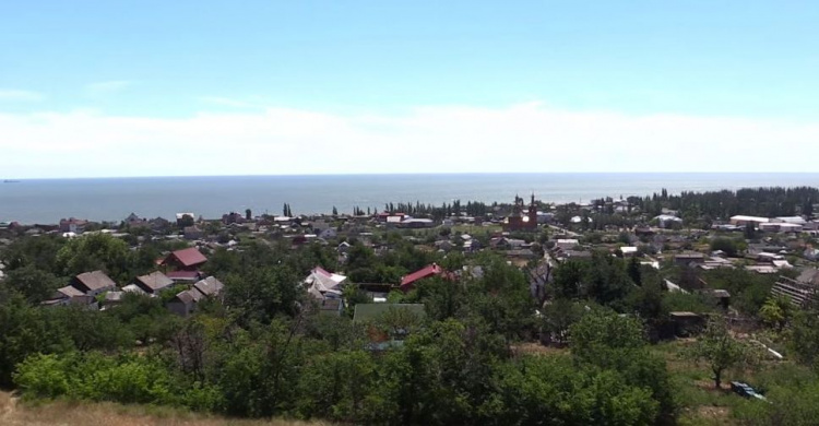 В курортном поселке под Мариуполем оползни разрушают дома жителей (ФОТО)