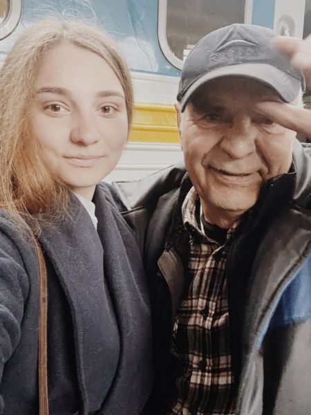 Украинка рассказала о том, как чудом удалось спасти дедушку из Мариуполя