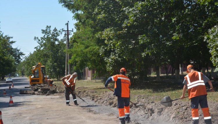 В Мариуполе доведут до конца начатый четыре года назад ремонт дороги (ФОТО)