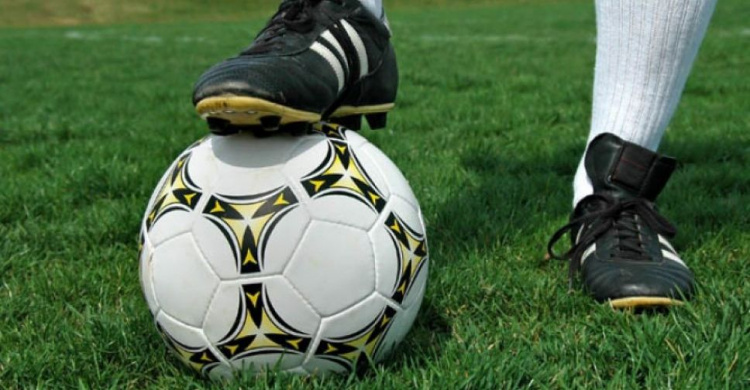 Юные мариупольцы за футбольные финты могут получить игровую приставку и подарки от «Шахтера»
