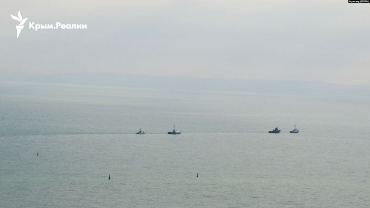 Захваченные Россией на пути в Мариуполь украинские корабли вернут из плена? (ФОТО)