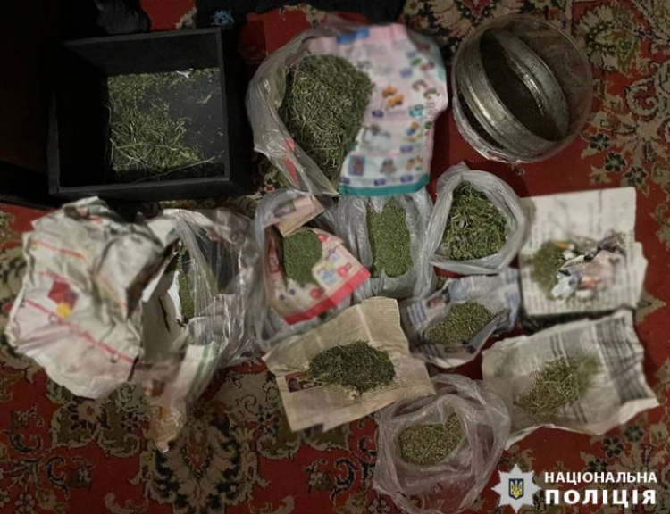 Мариуполец хранил в своей квартире два килограмма наркотиков