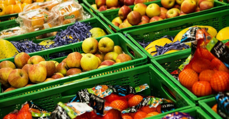 Почему в сезон урожая в Мариуполе не снижаются цены на фрукты?
