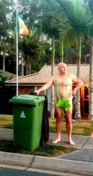 Карантинный флешмоб: австралийцы выбрасывают мусор в необычных нарядах (ФОТО+ВИДЕО)