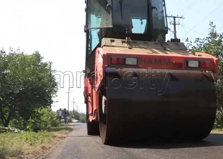 Около километра дороги заасфальтировали в частном секторе Мариуполя