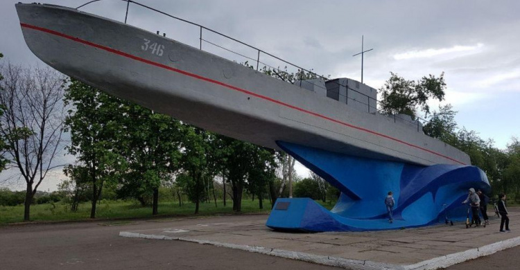С памятника морякам-десантникам в Мариуполе исчезли следы вандалов (ФОТОФАКТ)