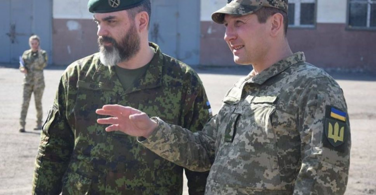 Военные в Мариуполе договорились с эстонцами о совместных учениях