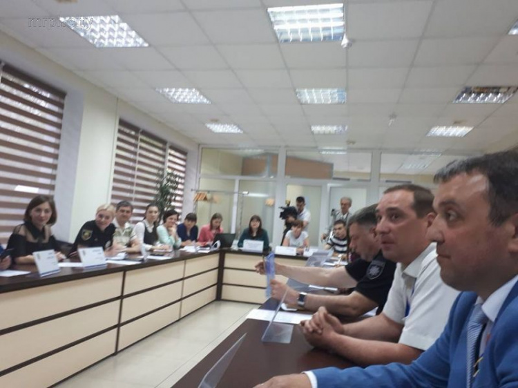 Мариуполь выступил за снятие «транспортной блокады» и трудоустройство переселенцев (ФОТО)
