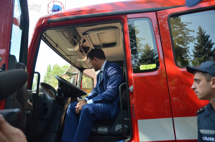 Мариупольские пожарники получили современный автомобиль стоимостью более 4 млн грн (ФОТО)