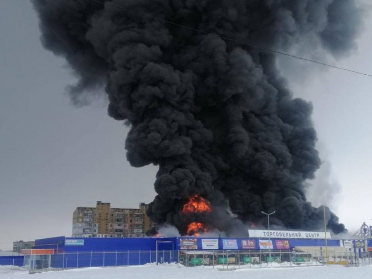 В Николаевской области горит «Эпицентр»: спасатели эвакуируют людей (ДОПОЛНЕНО)