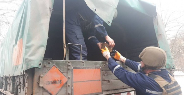 Десятки боеприпасов обнаружили вблизи логистического центра в Донецкой области (ФОТО)