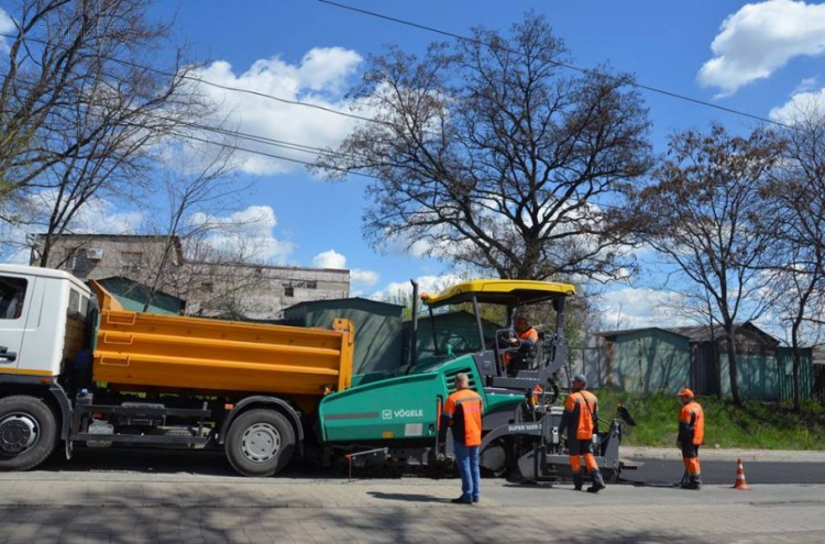 В Мариуполе отремонтируют 50 тыс. квадратных метров дороги (ФОТО)