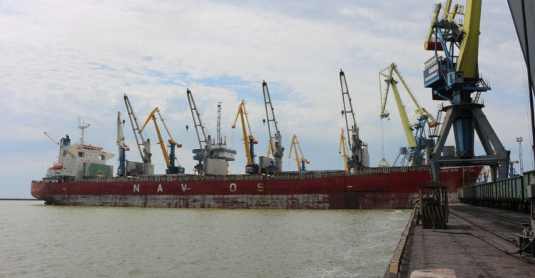 Мариупольский порт впервые перевалил импортный известняк для меткомбинатов (ФОТО)