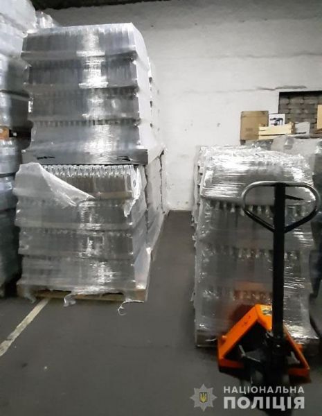 В Мариуполе накрыли сбытчиков поддельного алкоголя на миллион гривен