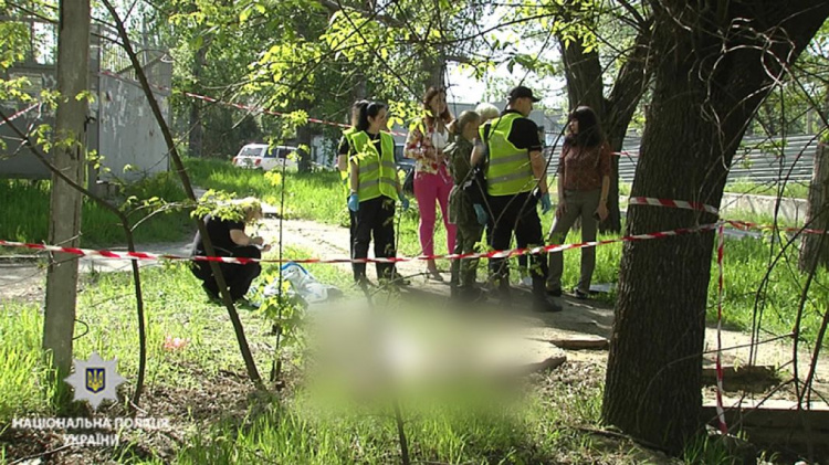 Выбросил труп возле детского сада: в Мариуполе раскрыли жестокое убийство (ФОТО)