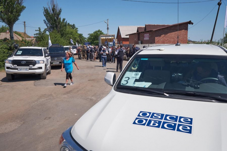 Между прифронтовыми поселками под Мариуполем запустят автобус (ФОТО)
