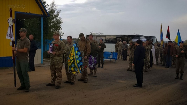 В Мариуполе попрощались с украинским бойцом, погибшим от пули снайпера (ФОТО)