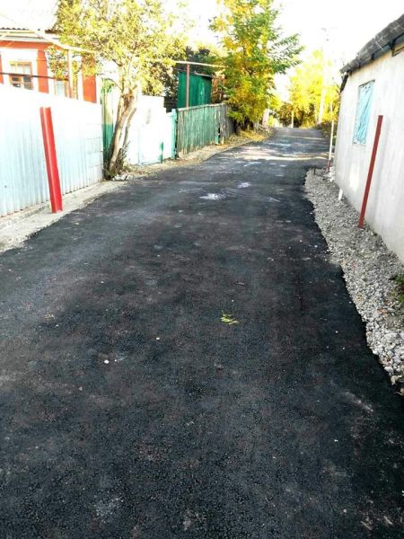 Жители частного сектора Мариуполя показали дорогу до и после ремонта