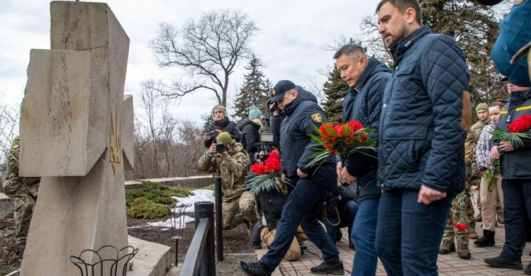 В Мариуполе почтили память погибших во время Павлополь-Широкинской операции
