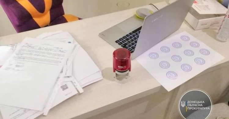 Жительница Донетчины подделывала результаты платных ПЦР-тестов без ведома клиентов