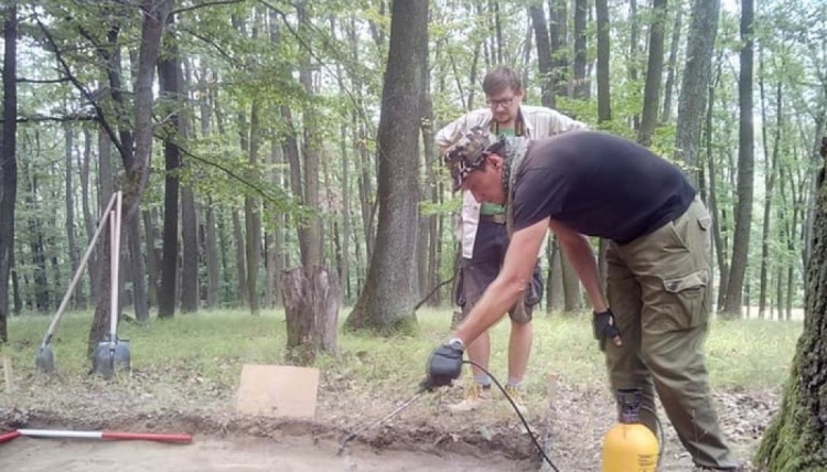 Мариупольские археологи исследуют средневековые поселения в Словакии (ФОТО)