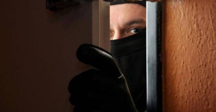 Полицейские задержали в Мариуполе «дуэт» грабителей
