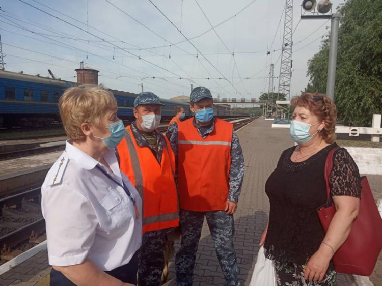 В Донецкой области на ж/д проводят рейды по противодействию распространения коронавируса (ФОТО)
