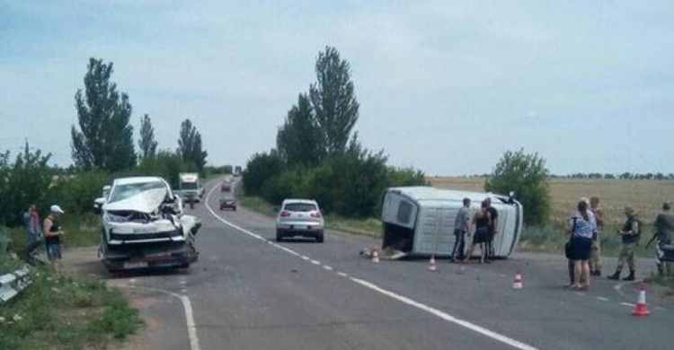 На трассе под Мариуполем в ДТП пострадали 5 человек (ФОТО)